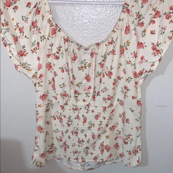 Floral Cream Top - Picture 3 of 3